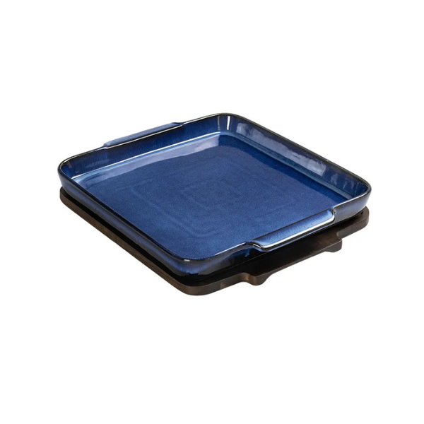 un0049 petisqueira em madeira com 1 travessa em ceramica azul btc