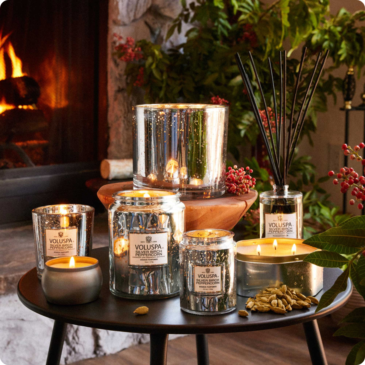 68718 mini vela em pote de vidro silver birch peppercorn 50h voluspa ambiental