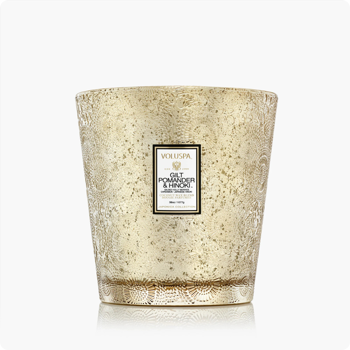 74816 vela de lareira com 3 pavios gilt pomander hinoki 80h voluspa defrente