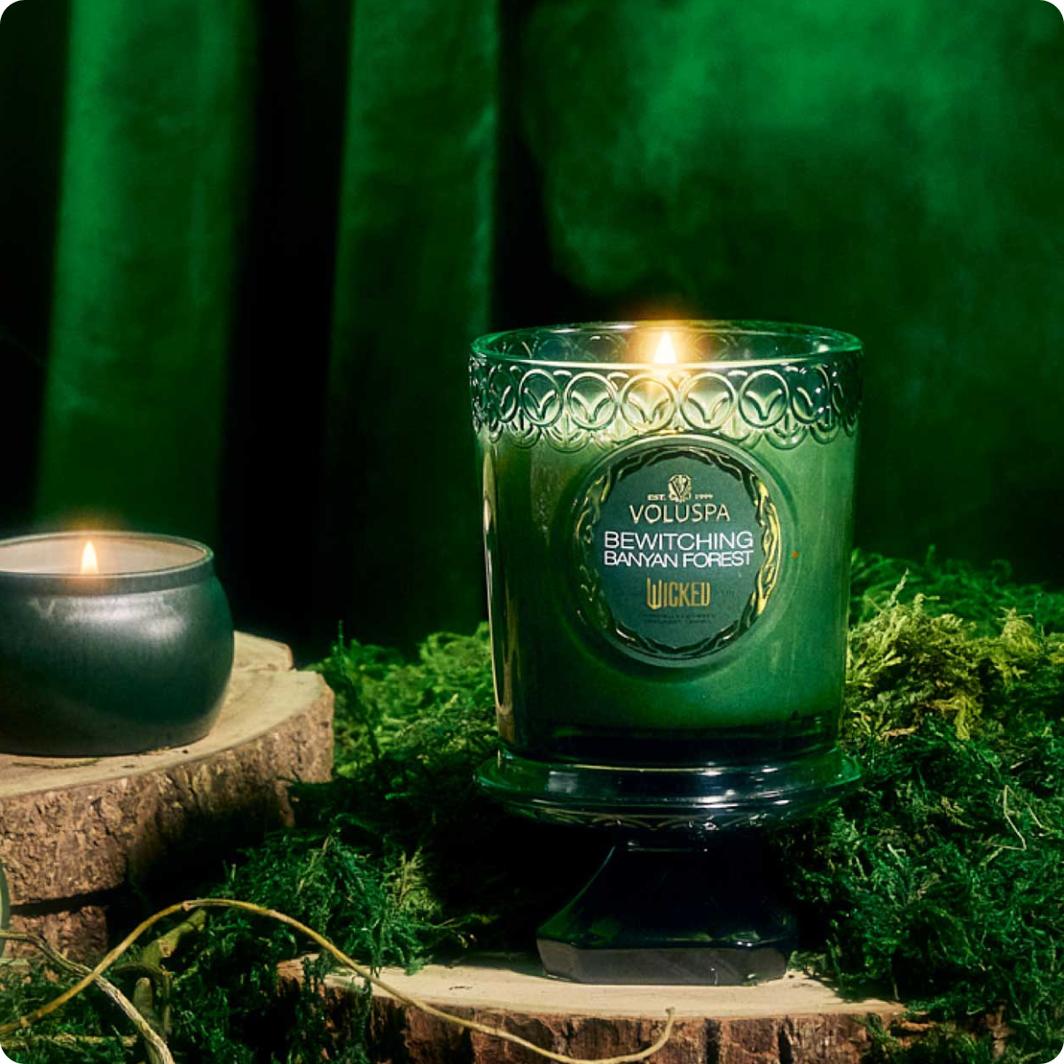 90002 vela em copo de vidro bewitching banyan forest 60h voluspa ambiental 2